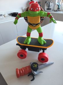 Teenage Mutant turtles skateboarding remote control toy