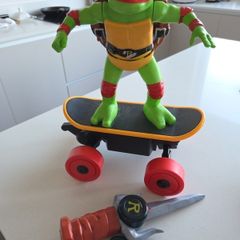 Teenage Mutant turtles skateboarding remote control toy