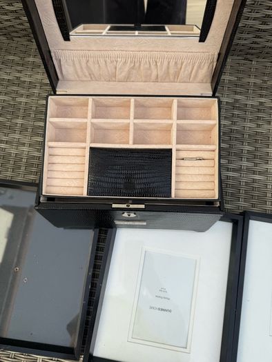 Frames and jewellery box
