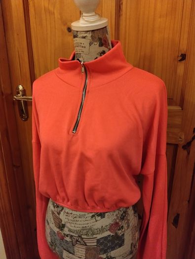 prettylittlethings Pink Zip Up Cropped top jumper