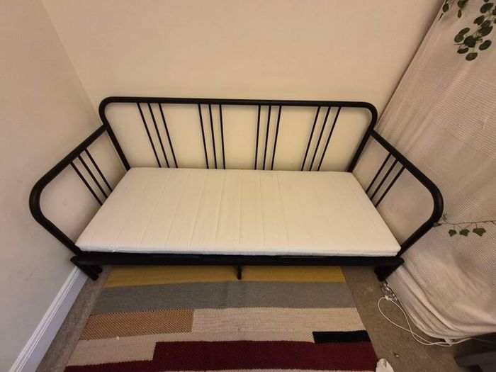 Day bed with 2 mattresses