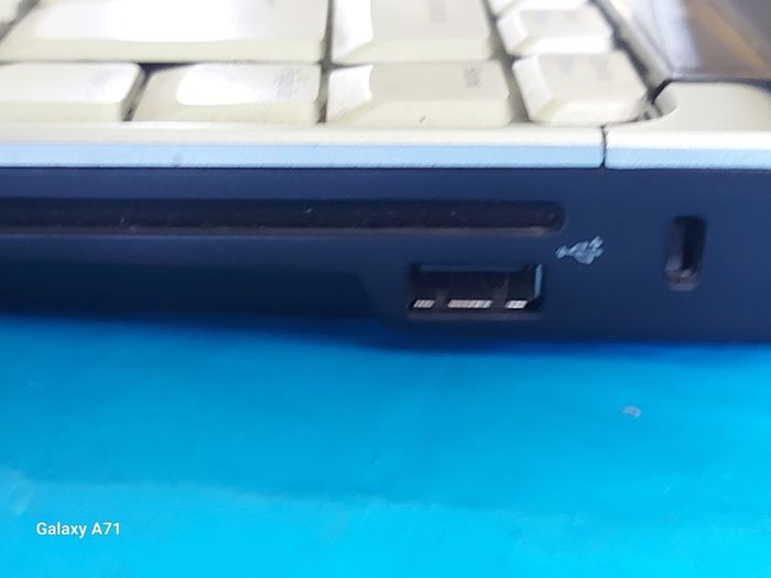 DELL XPS M1330, Windows 7, Intel Core 2 Duo CPU T8100, 2.1GHz, 4GB Ram, 300GB HDD, Chrome, VLC etc, A true Blast from the Past
