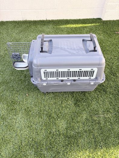 Dog carrier/crate