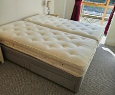 2 single beds