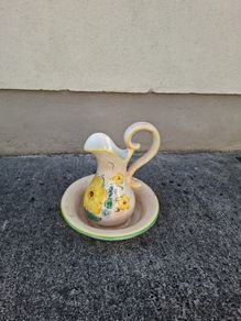 Old washing bassin set