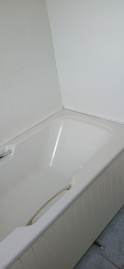 Bath and mixer taps