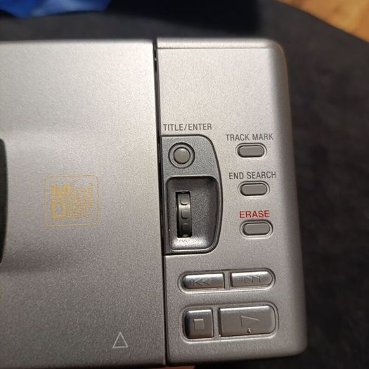 Sony MZ-R30 MiniDisc player from 1997