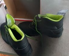 safety boots size 10 new