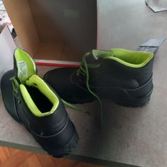 safety boots size 10 new