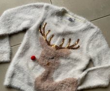 Christmas jumper 6-7 years old like new