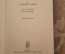 Voice And Speech in The Theatre. By Clifford Turner. With A Forward By Peggy Ash Croft. Second Edition Hardback In Good Condition. See Photos For Same.