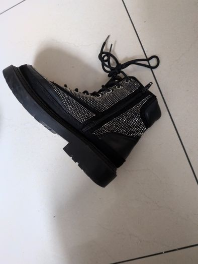 River Island Black/Diamond Patterned Ankle l Boots.  S.39-6.