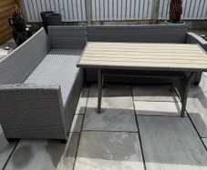 garden table and chairs