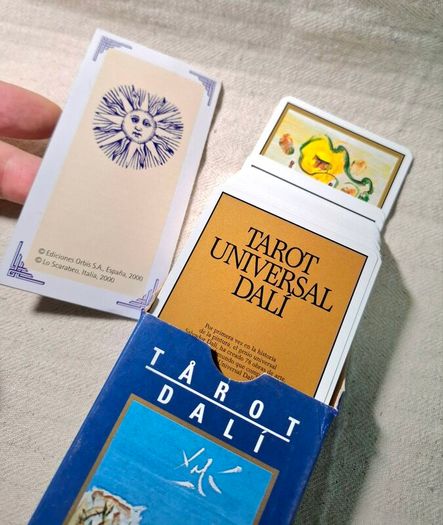 Tarot cards - Tarot Universal de Salvador Dali bilingual English and Spanish mint condition unique & rare