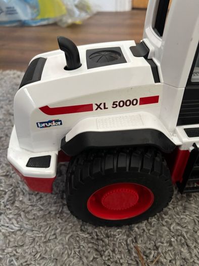 Bruder XL 5000