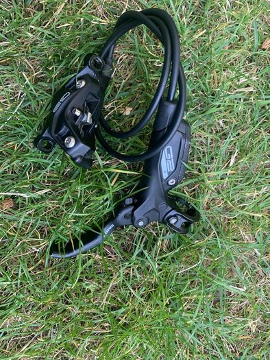 Pair SRAM G2R hydraulic mtb brakes