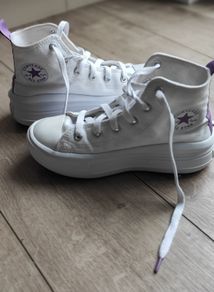 Converse shoes. White Girls Junior trainers, Size EU 33