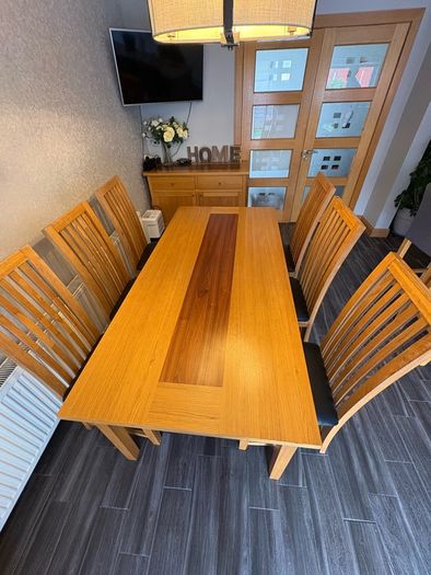 Real solid wooden table with 6 wooden chairs