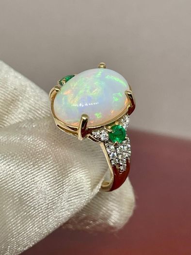 Gold Rind with Opal, Emerald and Moissanite