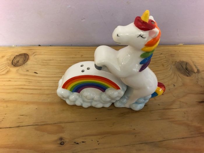 salt & pepper holders