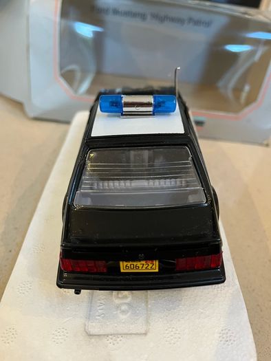 Ford Mustang Police 1/24 Ford Dealer Burago