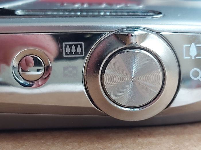 Casio Exilim Digital Camera, Model EX-Z2000, plus Battery charger, No Battery or Memory card, 14.1 Megapixels, in excellent cosmetic condition
