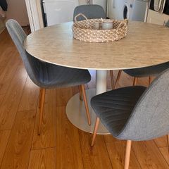 Table & 4 chairs excellent condition
