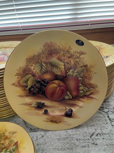 Aynsley "Orchard gold "