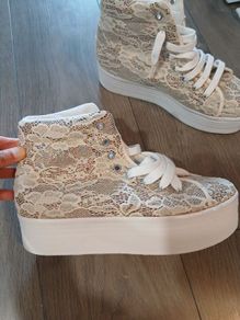 JC PLAY lace runners