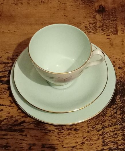 Beautiful Vintage Royal Albert "Elfin". 2 x Triplet, Milk Jug and Sugar Bowl.