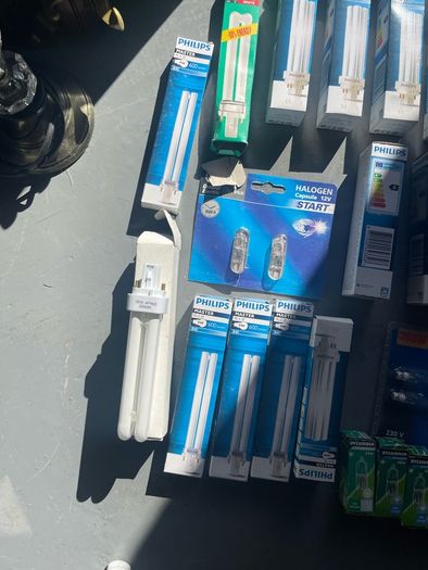 Selection of UNUSED light bulbs (Philips)