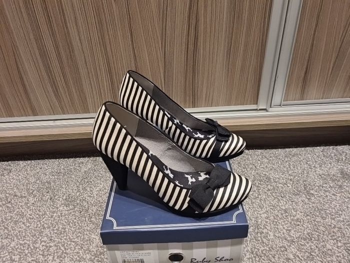 Ruby Shoo black stripe - uk 8 eu 41