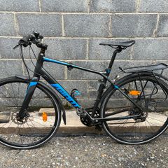GIANT hybrid bike