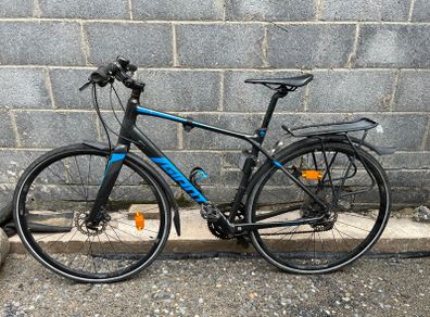 GIANT hybrid bike