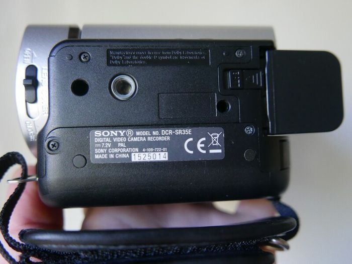 Sony Handycam DCR-SR35E 30GB HDD Camcorder, Y2K Digicam, Retro Video Camera, Carl Zeiss 40x Zoom, Vintage Digital Handycam