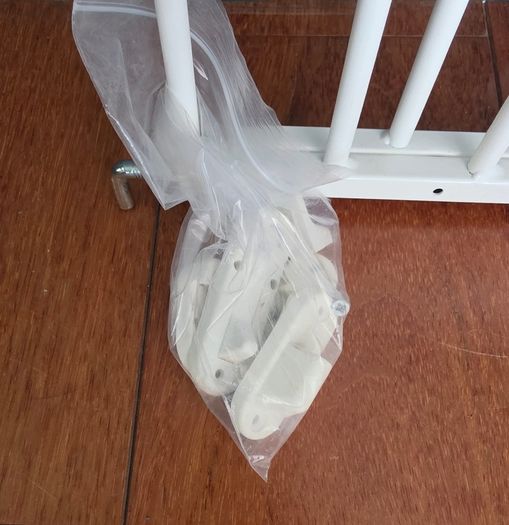 Expandable baby gate