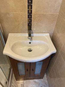 vanity unit / wash hand basin
