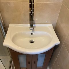 vanity unit / wash hand basin