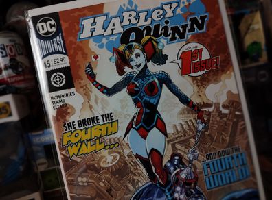 Harley Quinn ! Issue #45 ! Not The First Issue Cover ! Harley Quinn Breaks 4th Wall ! 2018 ! by DC Comics !