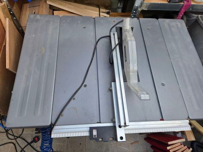 Table saw Hyundai used handfull times