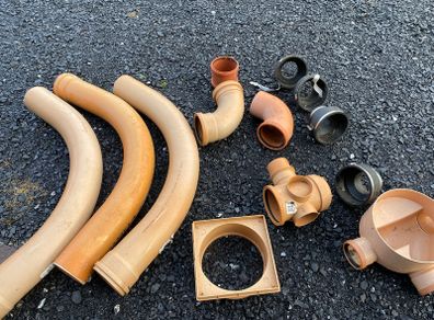 Batch of sewerage pipes, joiners and bends
