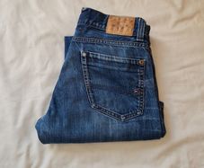 Tommy hilfiger rogar regular Size 32/32 button fly in good condition