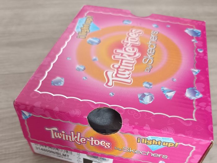 Sketchers Twinkle toes Size UK 4