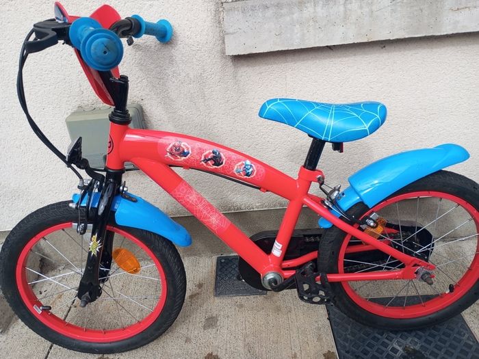 Kids spiderman bike size 16 inch wheels