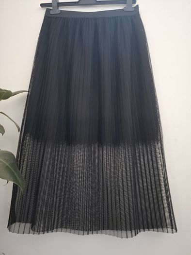 River Island black pleated skirt. Size UK10