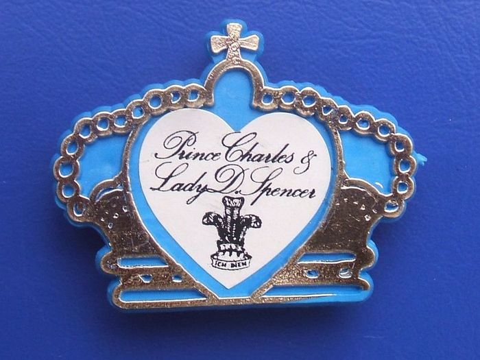 Prince Charles & Lady Diana Spencer royal wedding 1981 - a large souvenir plastic badge