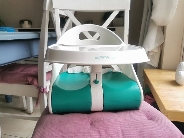 Baby booster seat for eating and playing