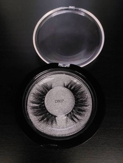 False eyelashes