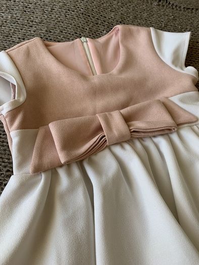Gorgeous dress size2-4 years old like new