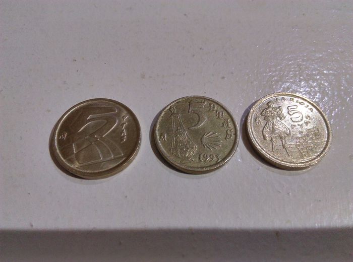 5 Pesetas x 3 Different coin